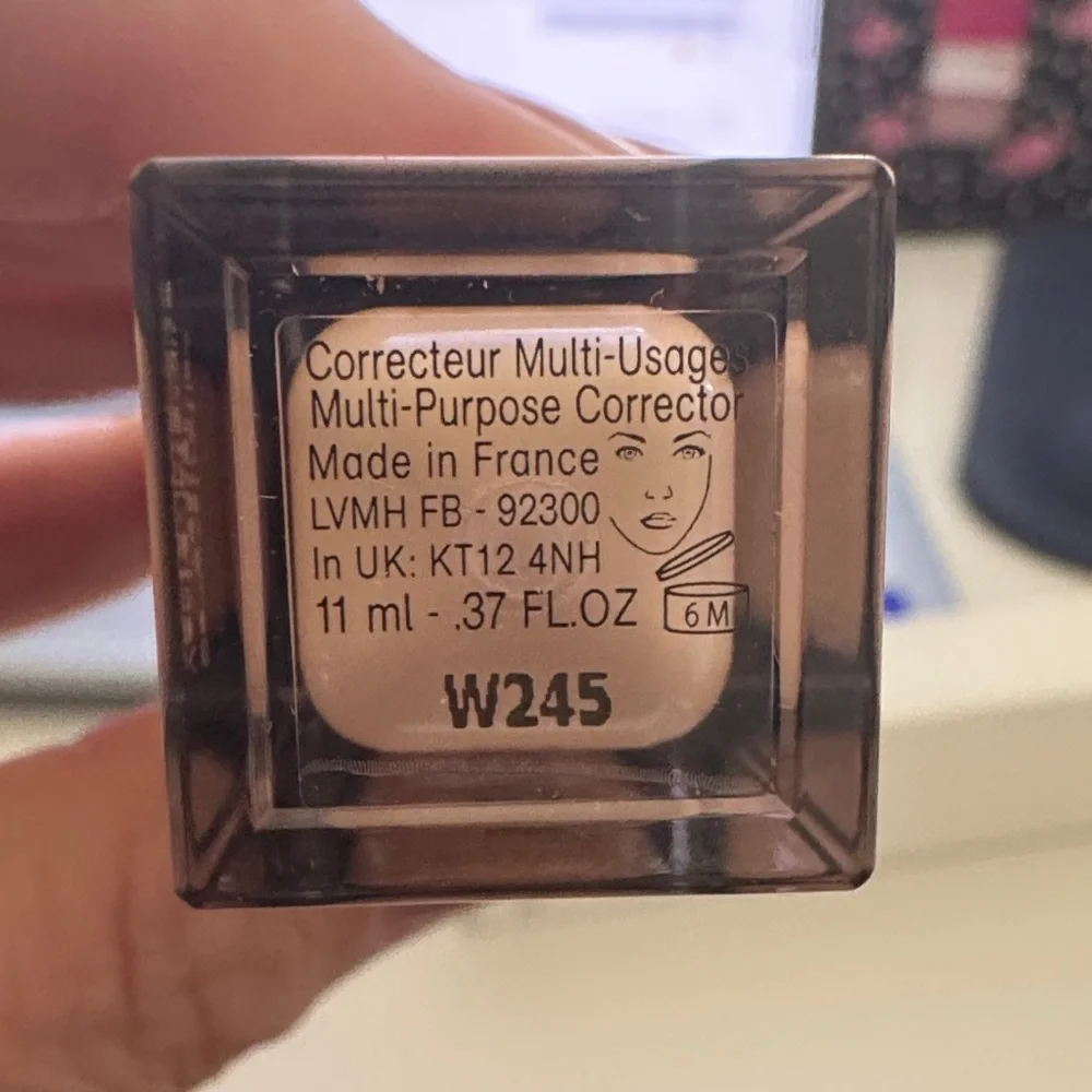 Givenchy Prisme Libre Skin-Caring Concealer - W245 NWT
